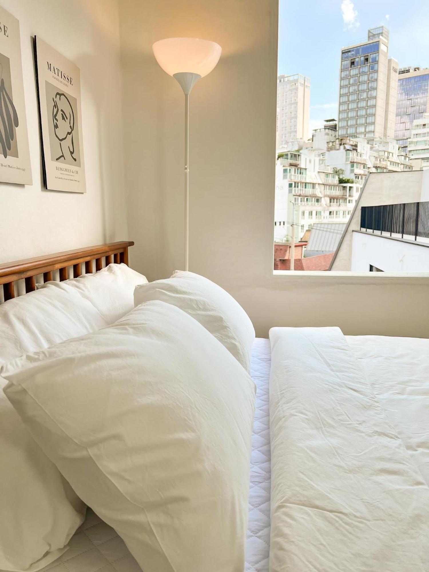 The Cozy Nonhyeon, Gangnam Eonju Station 5 Min, 2 Bedrooms, Premium Beds, Value For Money, Biz Trip *