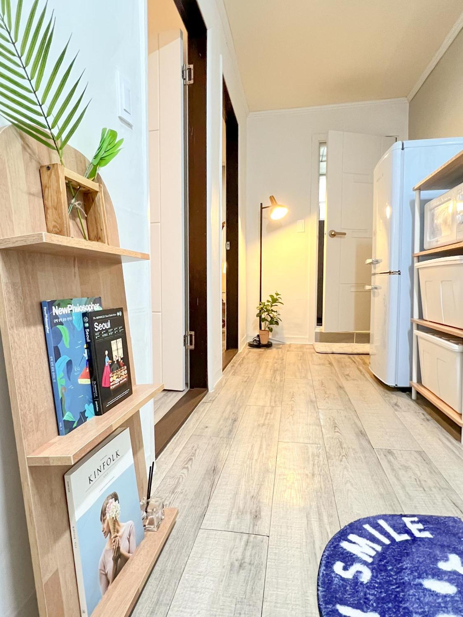 Apartment The Cozy Nonhyeon, Gangnam Eonju Station 5 Min, 2 Bedrooms, Premium Beds, Value For Money, Biz Trip Seoul