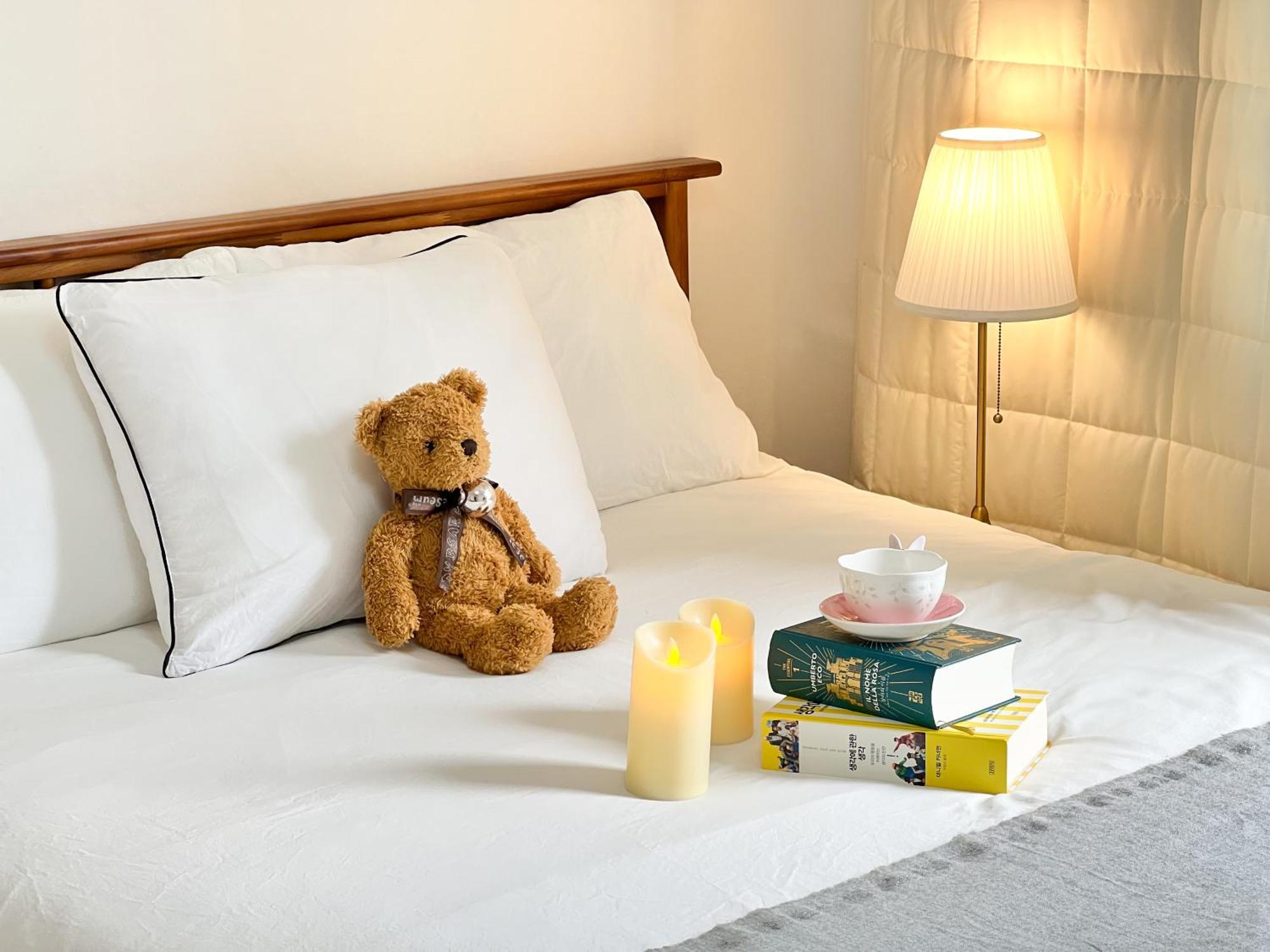 The Cozy Nonhyeon, Gangnam Eonju Station 5 Min, 2 Bedrooms, Premium Beds, Value For Money, Biz Trip Seoul