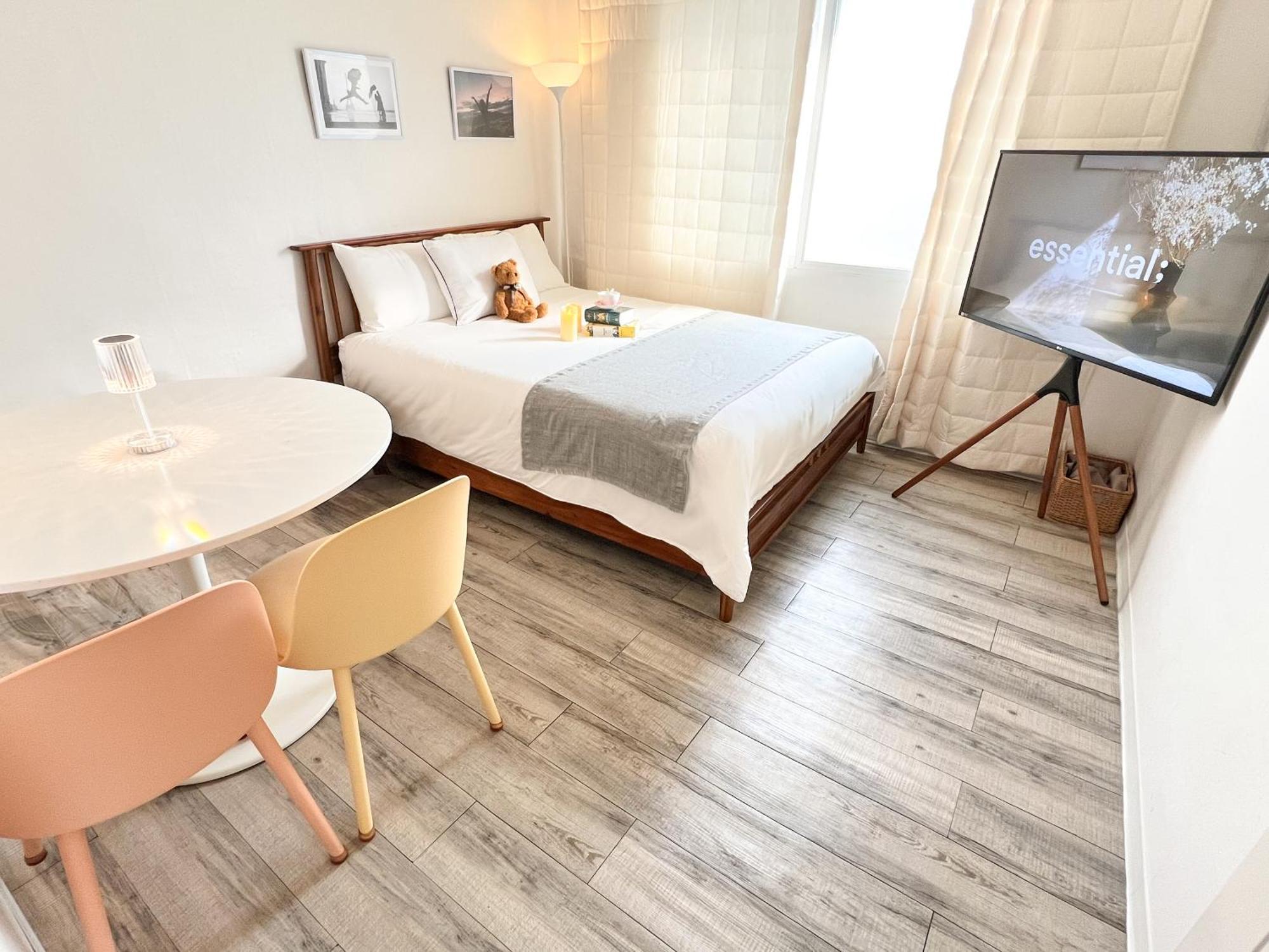 The Cozy Nonhyeon, Gangnam Eonju Station 5 Min, 2 Bedrooms, Premium Beds, Value For Money, Biz Trip Apartment Seoul