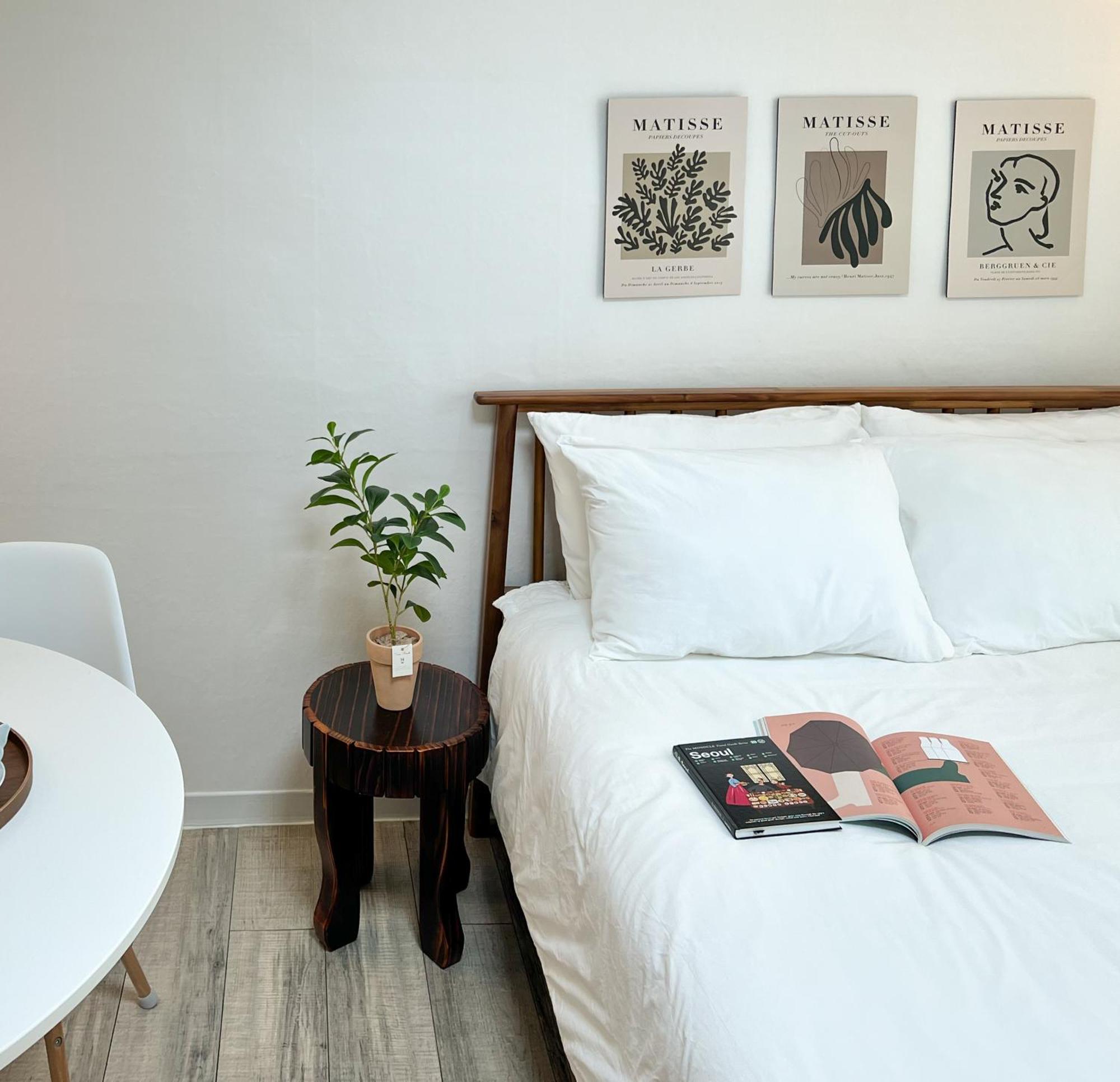 The Cozy Nonhyeon, Gangnam Eonju Station 5 Min, 2 Bedrooms, Premium Beds, Value For Money, Biz Trip * Seoul